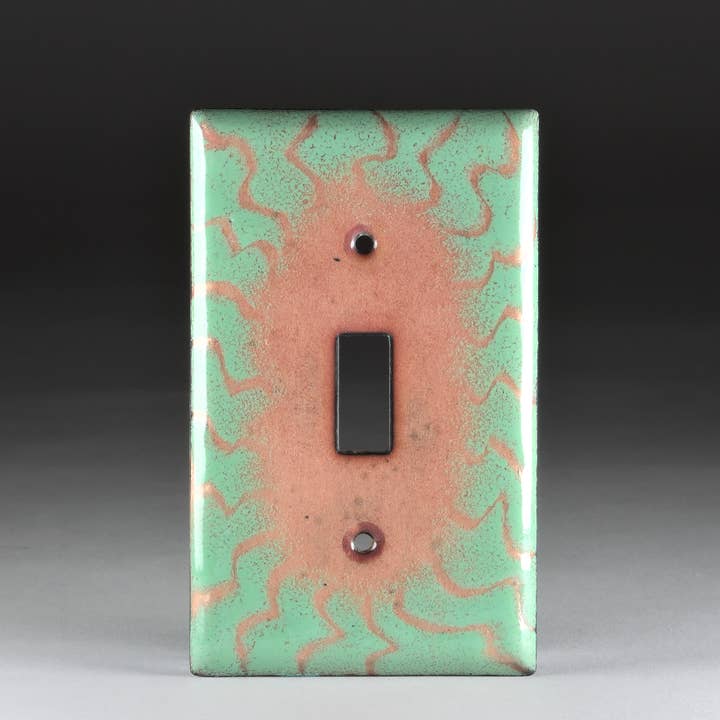 Copertura per interruttore della luce in smalto di rame, Sgraffito verde salice per la vendita all'ingrosso da parte di Kristin Ellis