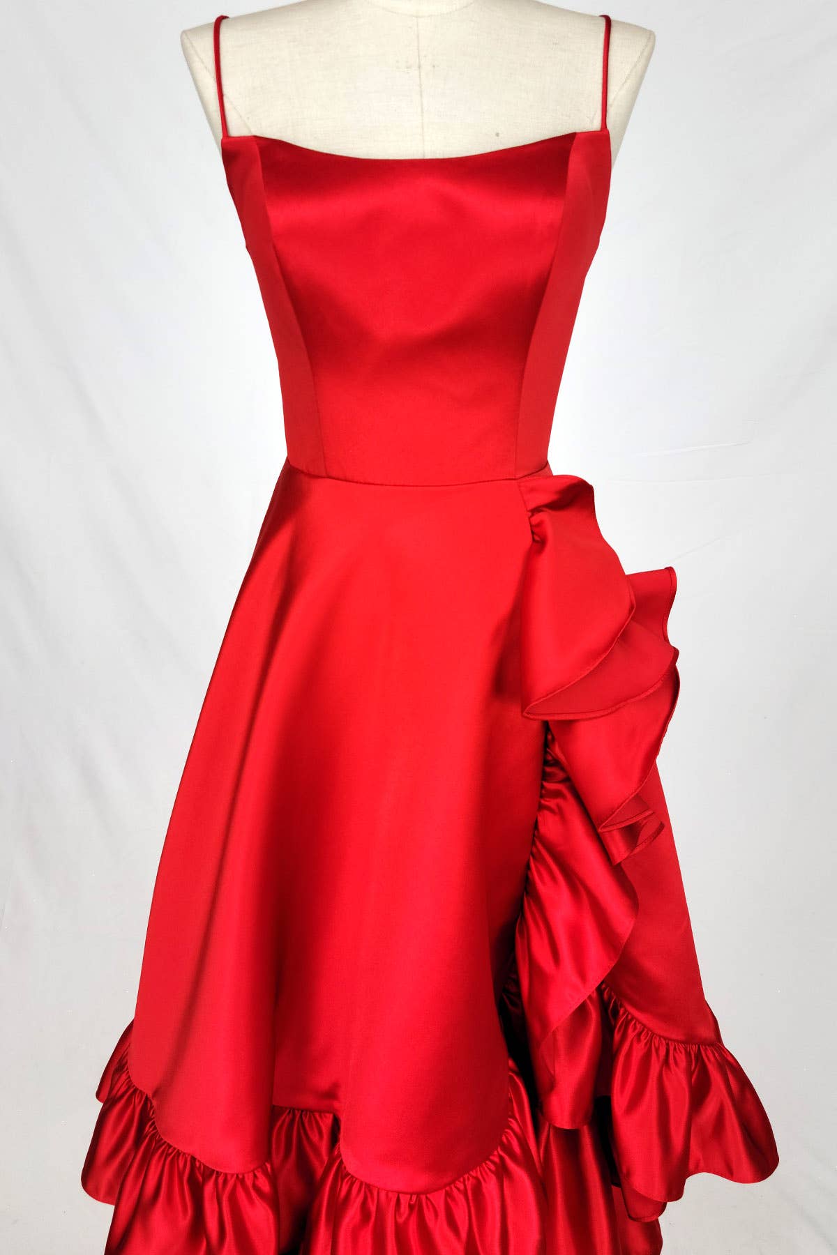 Chicas - Vendita all'ingrosso Vestito - Donna - Abito lungo con gonna arruffata. C82612