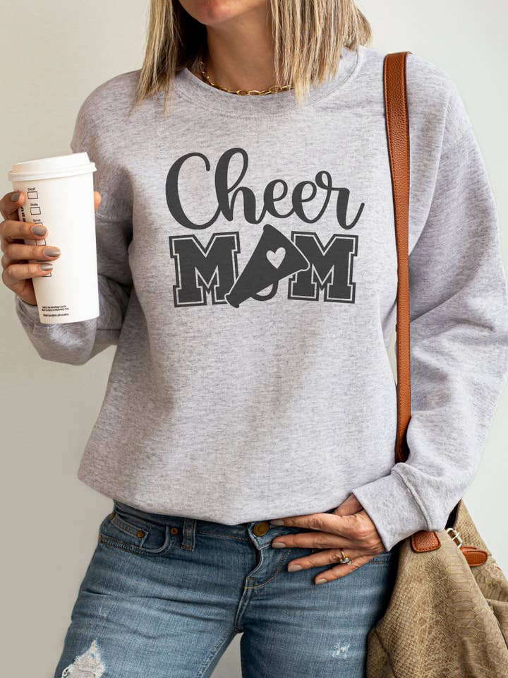 Sweat-shirt graphique Cheer Mom pour la vente par Fan Gear Central