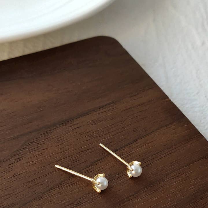Revelari - Wholesale Stud/Post Earrings - Minimalist Gold Bar Pearl Stud Earrings