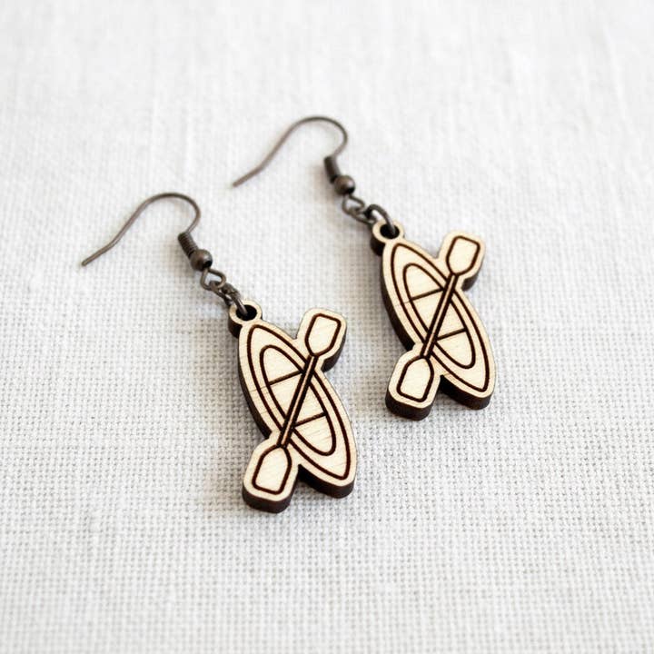 Kano Indgraverede Træøreringe© af Aurora North Home™ for engroshandel hos Aurora North Home