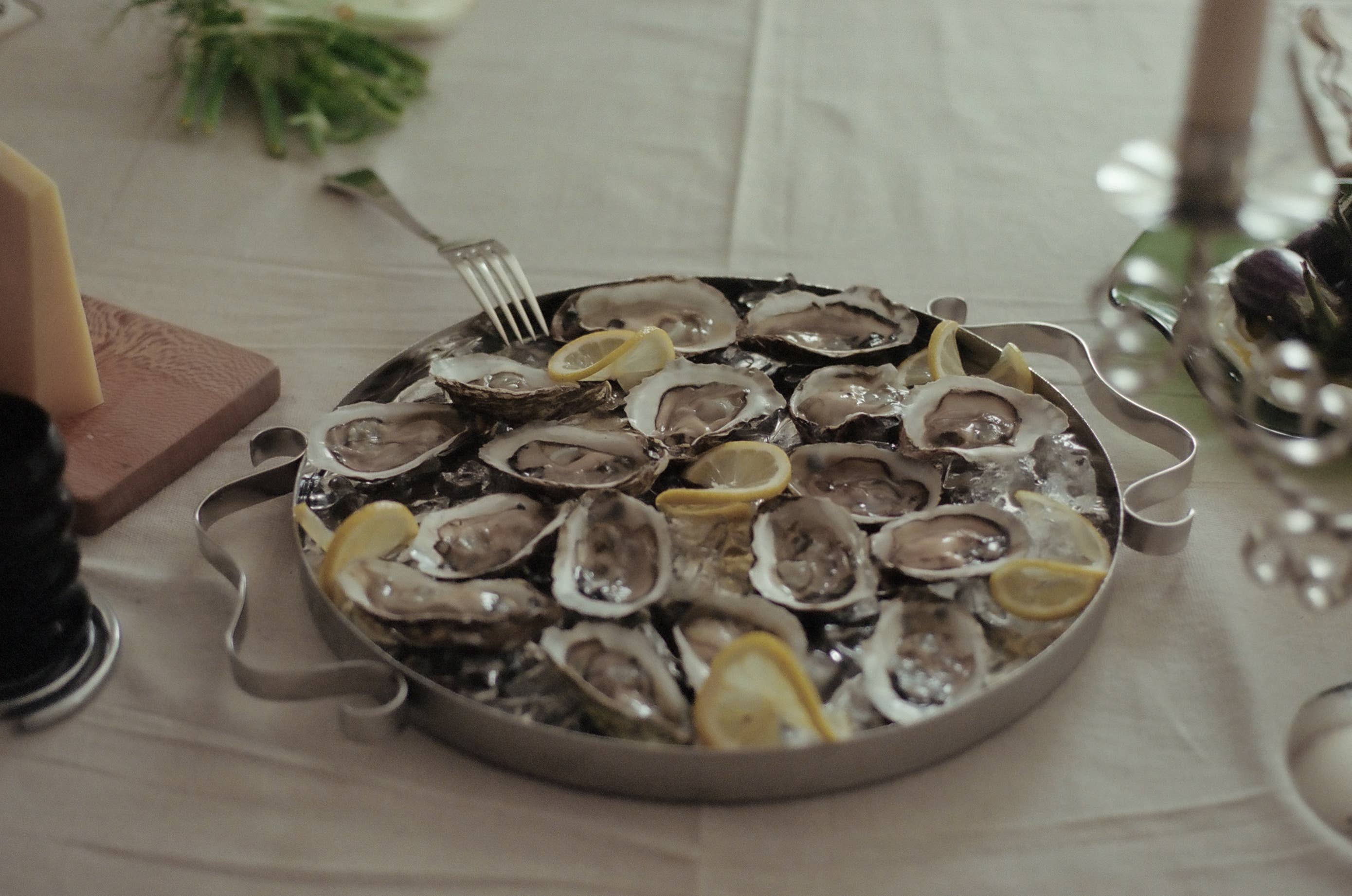 Sophie Lou Jacobsen - Venta al por mayor Bandeja de servir - Bandeja Squiggle de acero inoxidable pulido espejo3