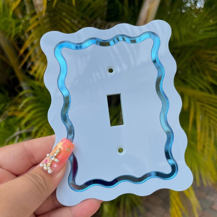 Studio Nena – wholesale Light switch cover/plate – Squiggle Mirrored Light Switch Single Cover1