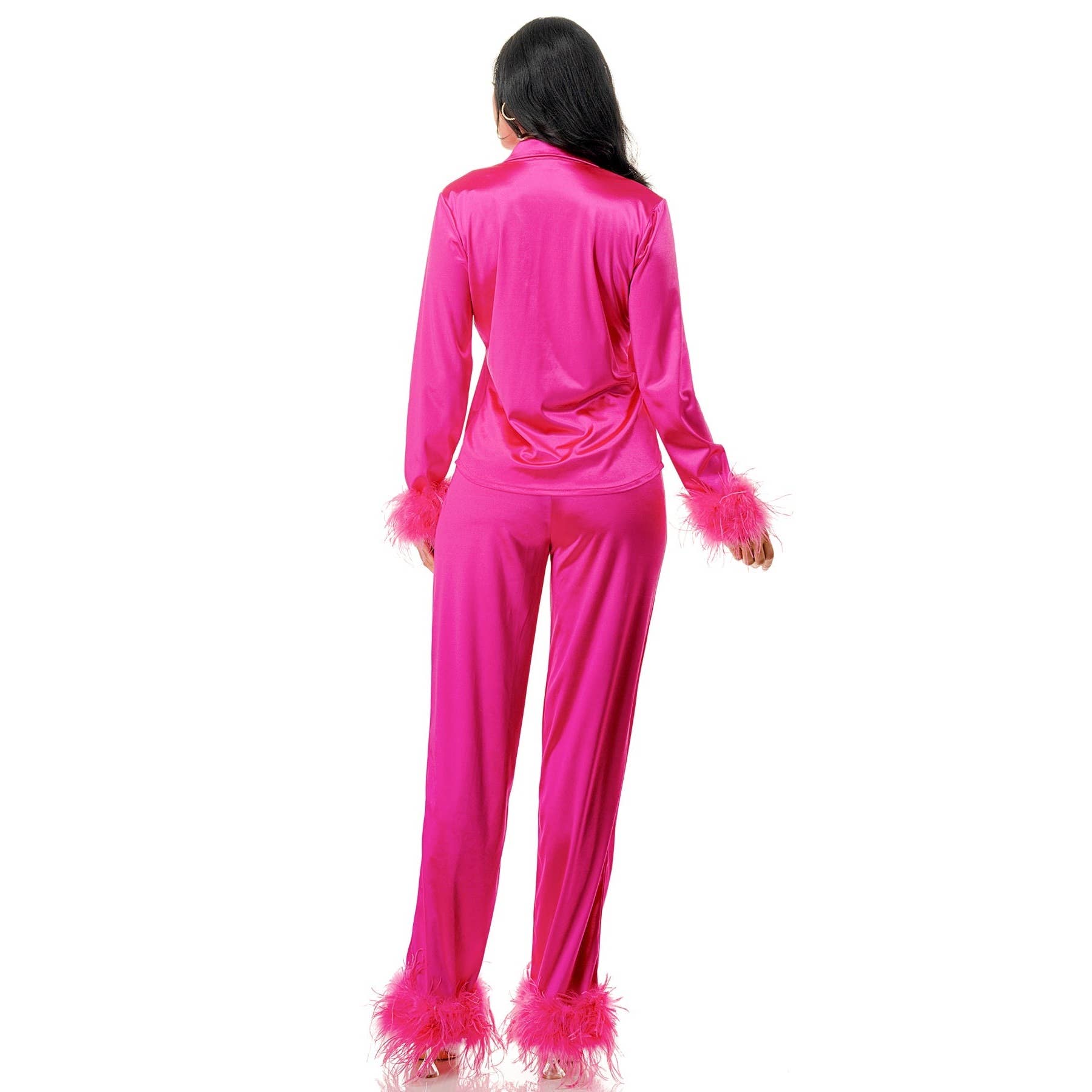 Black Pearl Clothing – Großhandel Schlafanzug-Set – Damen – Plus Pyjama-Set aus Satinhemd und Hose mit Federbesatz9