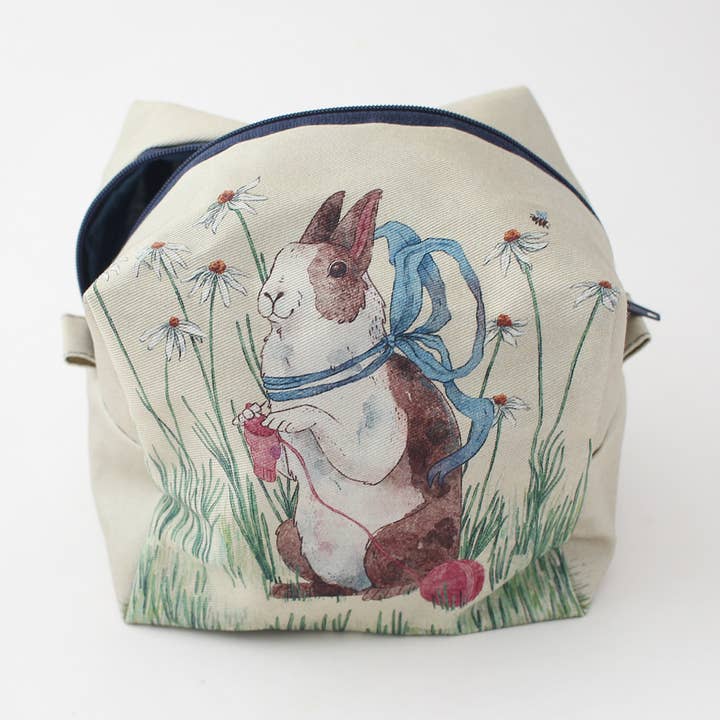 Daisy, a Coelha Tricotadeira | Bolsa de Maquilhagem | Bolsa de Cosméticos por atacado de The Blue Rabbit House