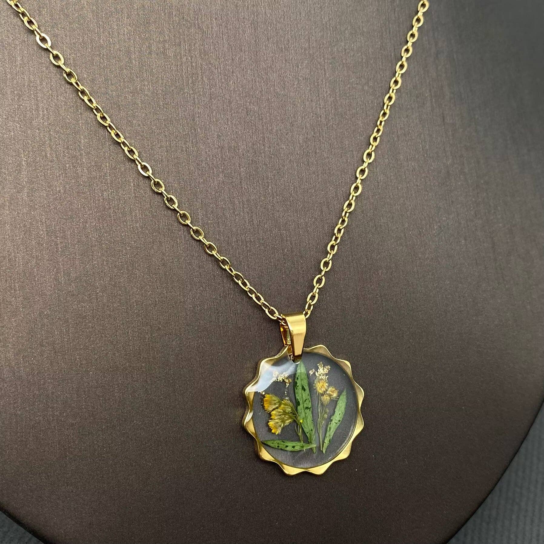 Mio Queena - Wholesale Pendant/Charm Necklace - Dried Flowers Geometric Charm 18K Golden SS Necklace - PDF4