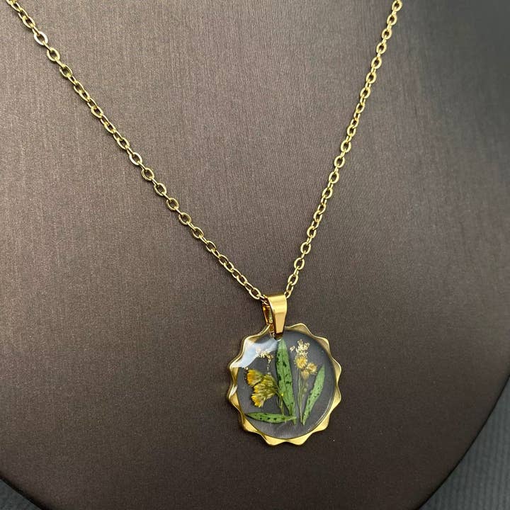 Mio Queena - Wholesale Pendant/Charm Necklace - Dried Flowers Geometric Charm 18K Golden SS Necklace - PDF4