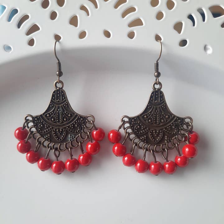 Tibetaanse oorbellen in rood voor wholesale door YuuBiJou