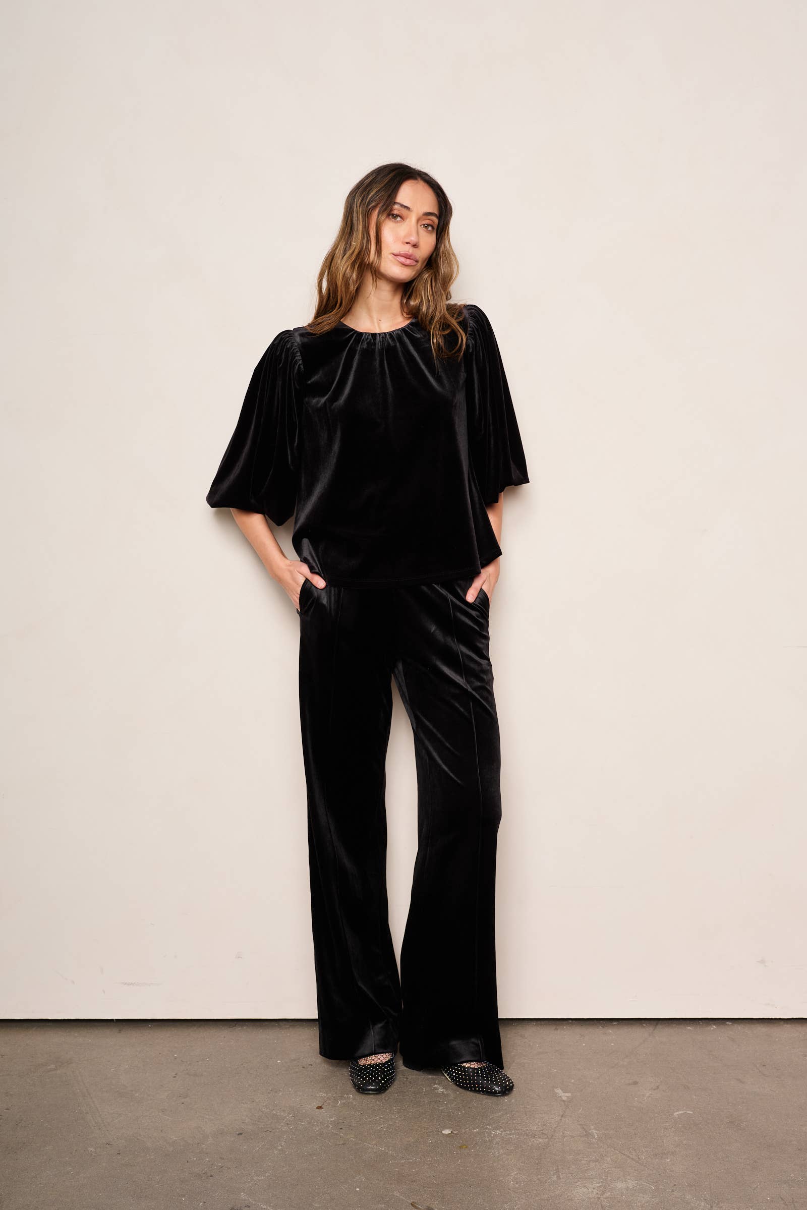 Zwart MINORI-TOP voor groothandel op Faire1