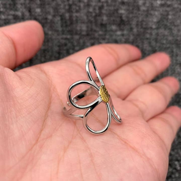 Mio Queena - Wholesale Cocktail/Statement Ring - Hollow Flower 18K Gold Plated Stainless Steel Ring - FGS2