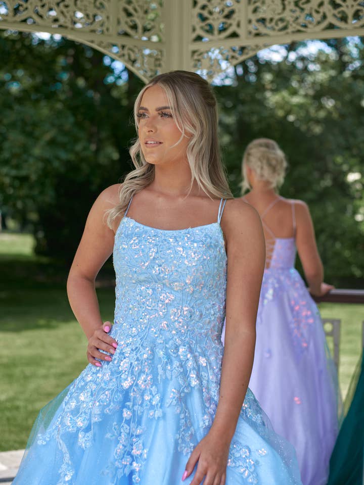 Robe de bal bleu pâle Dream pour la vente par Ruby Prom
