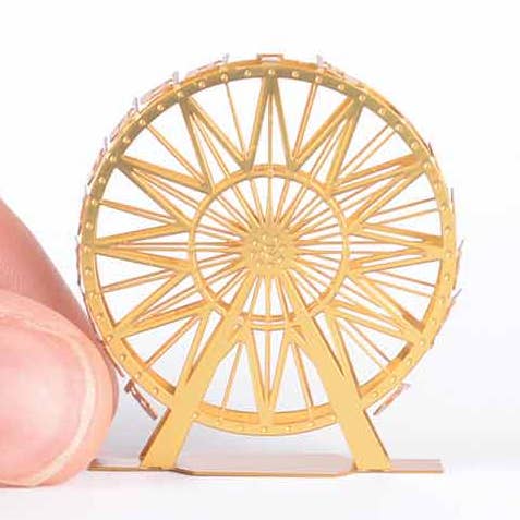 Kit de bricolage pour terrarium en laiton en forme de mini grande roue pour la vente par Another Studio UK