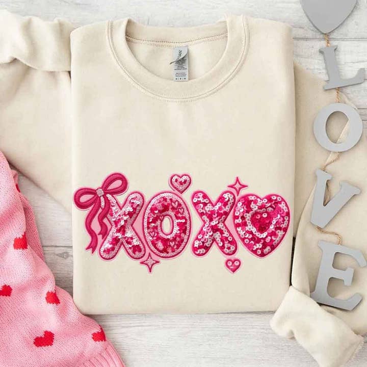 XOXO Pailletten Valentinstag Sweatshirt – Falscher Bedruckter Pullover für den Großhandel von Adorb Custom Tees