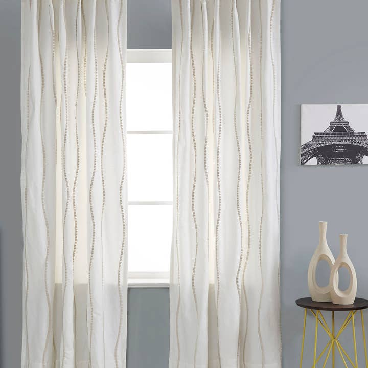 Rideau en broderie à motif pompon, ivoire pour la vente par India's Heritage