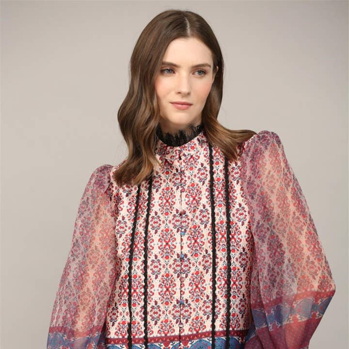 FT25154- Blusa de botones con estampado de papel tapiz y mangas abullonadas transparentes para venta al por mayor de IWT Brands