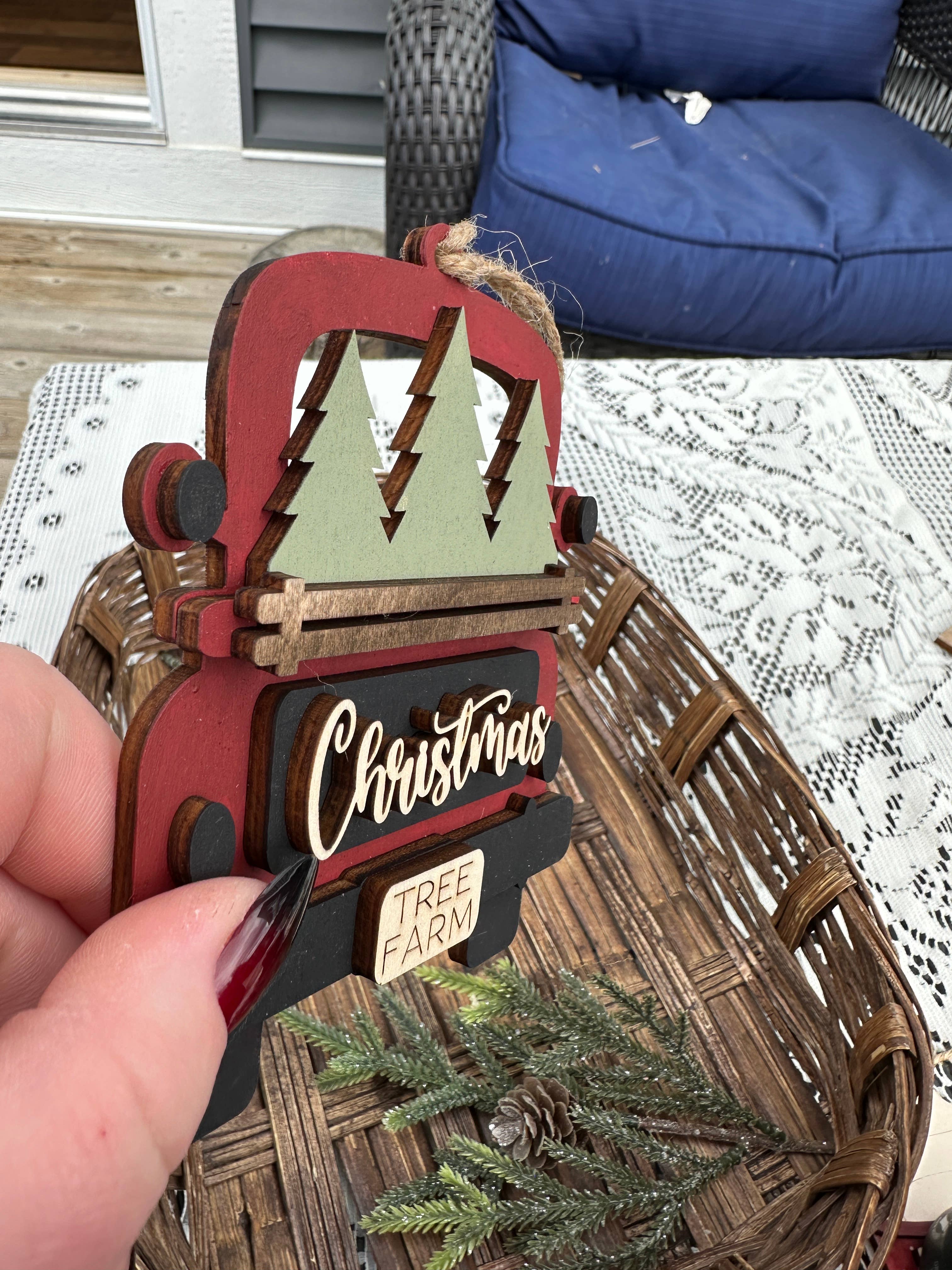 The Craft Cochrane - Vente Objets de décoration - Décoration de ferme en forme de sapin de Noël en forme de camion rouge 2