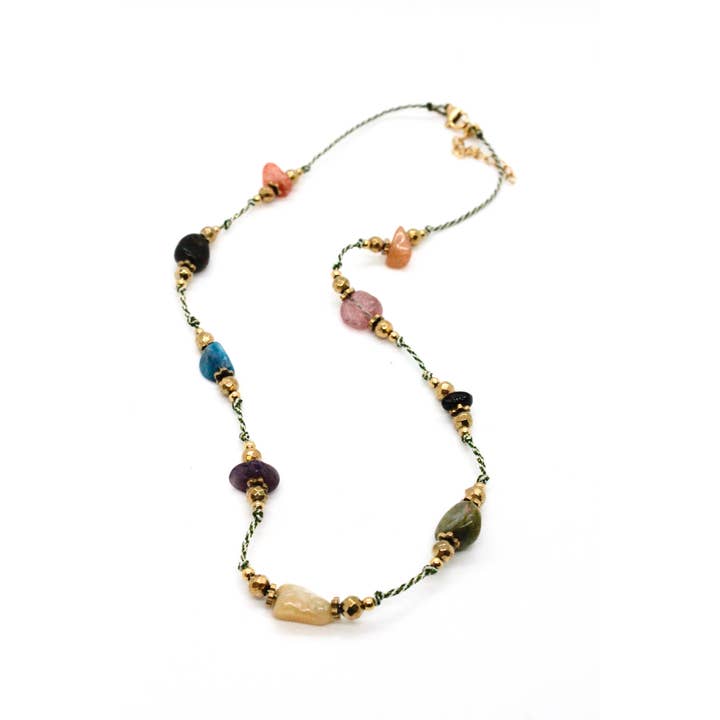 Collier court en perles de pierres semi-précieuses sur fil de terre - Collection French Flair - N2-2340 pour la vente par LIZOU