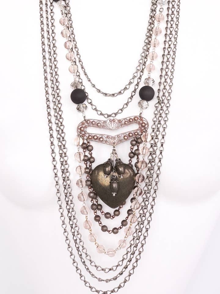 Bijoux faits main - Collier cœur en pyrite et filigrane pour la vente par A Silk Purse