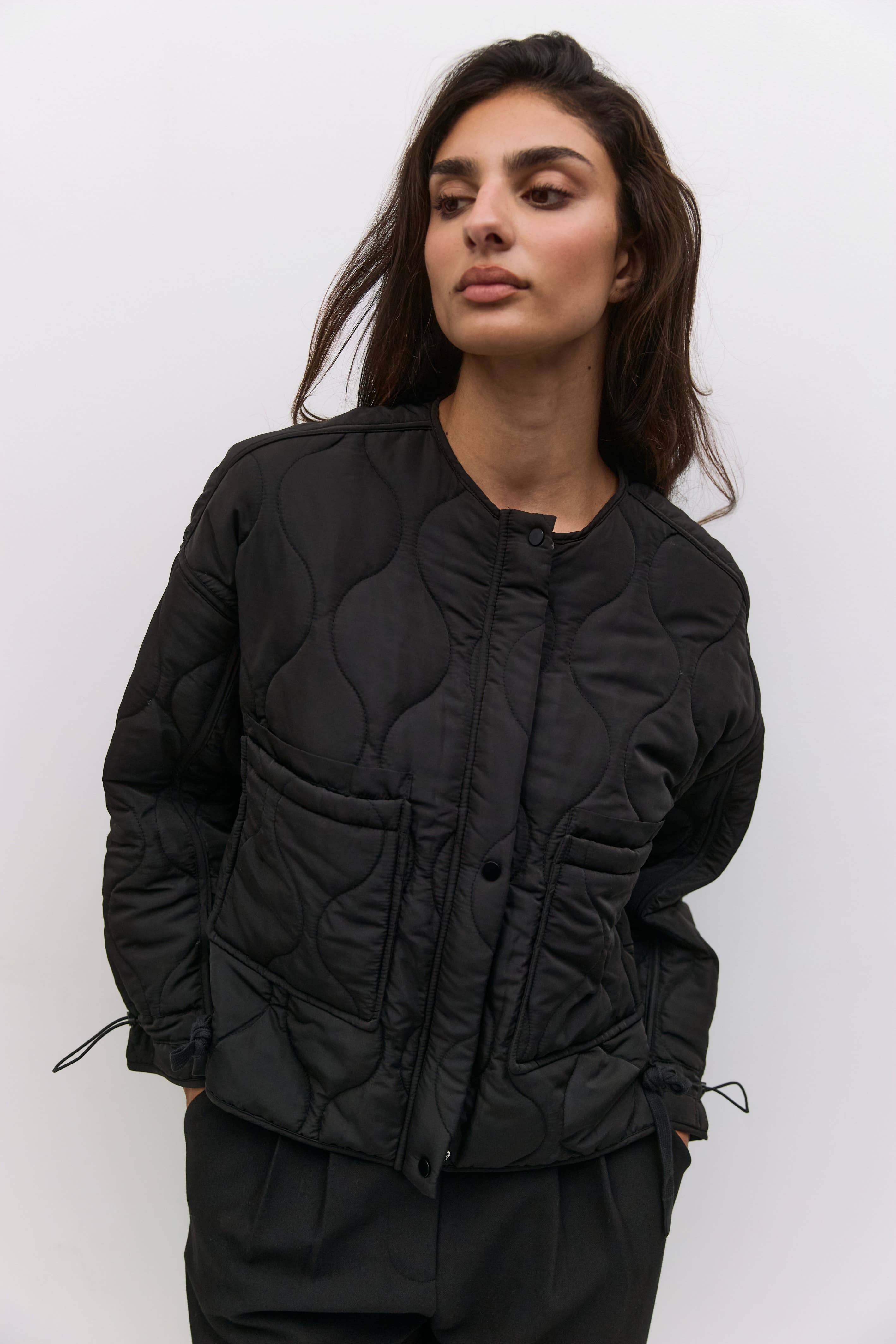 MOD REF – Großhandel Jacke – Damen – The Kara Jacket | Gesteppte Jacke mit Reißverschluss40