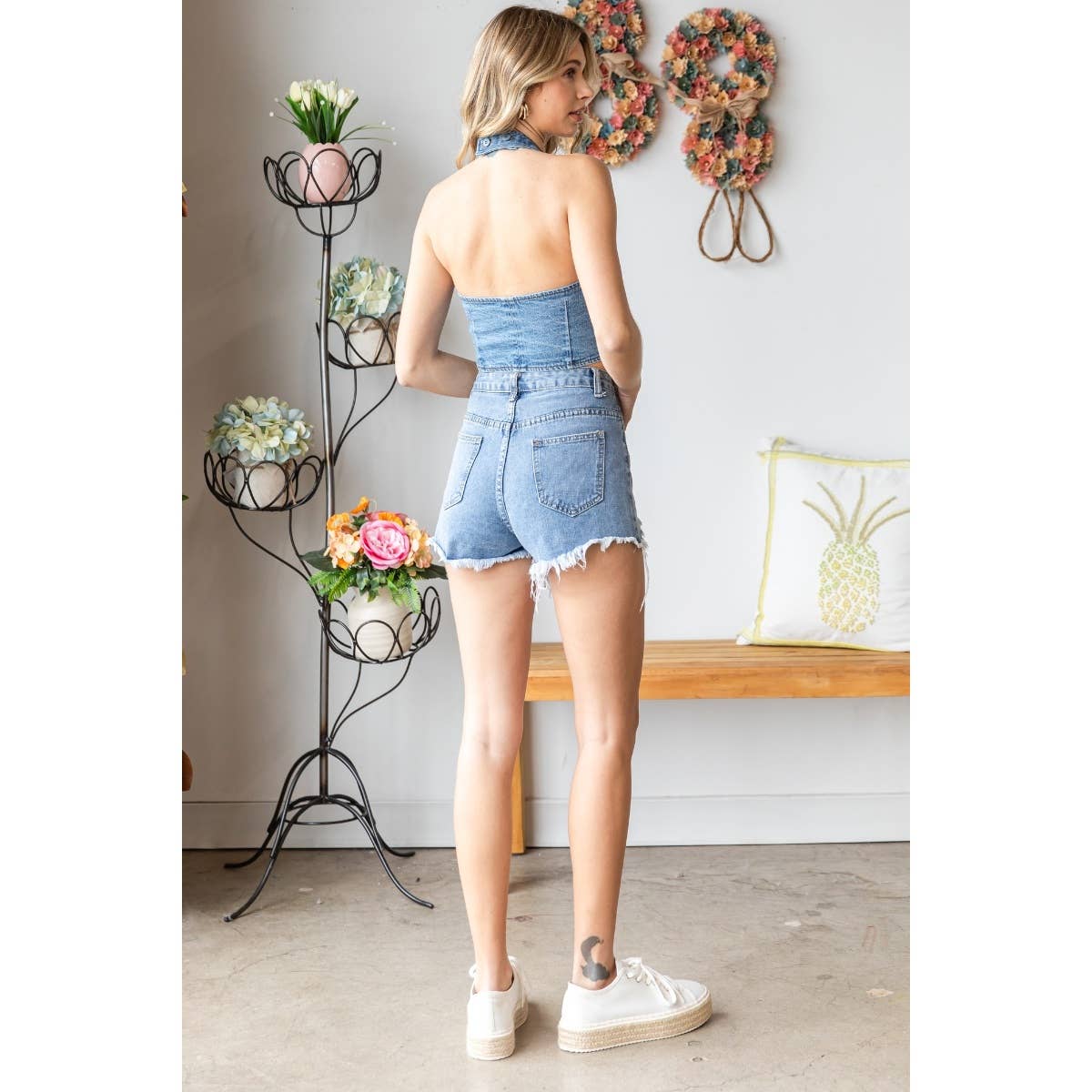 Denim LT Wash Short en jean à boucle et ceinture à rabat en vente sur Faire8