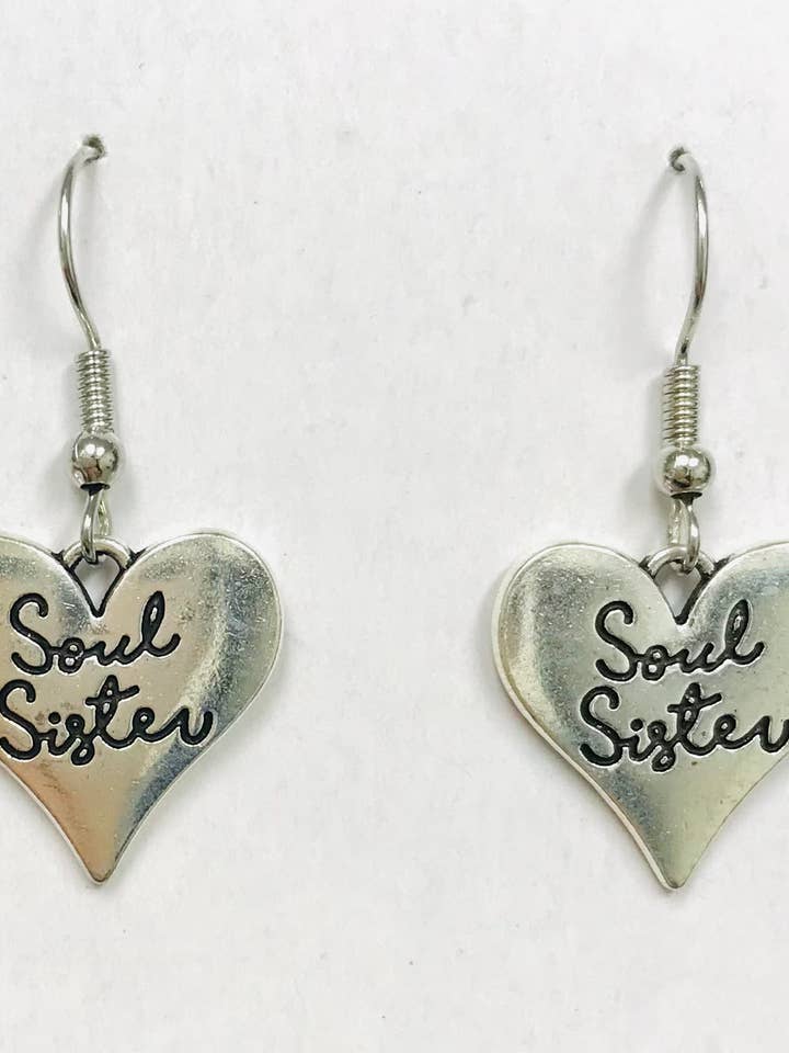 Boucles d'oreilles Soul Sister Heart pour la vente par SimpleNGreat