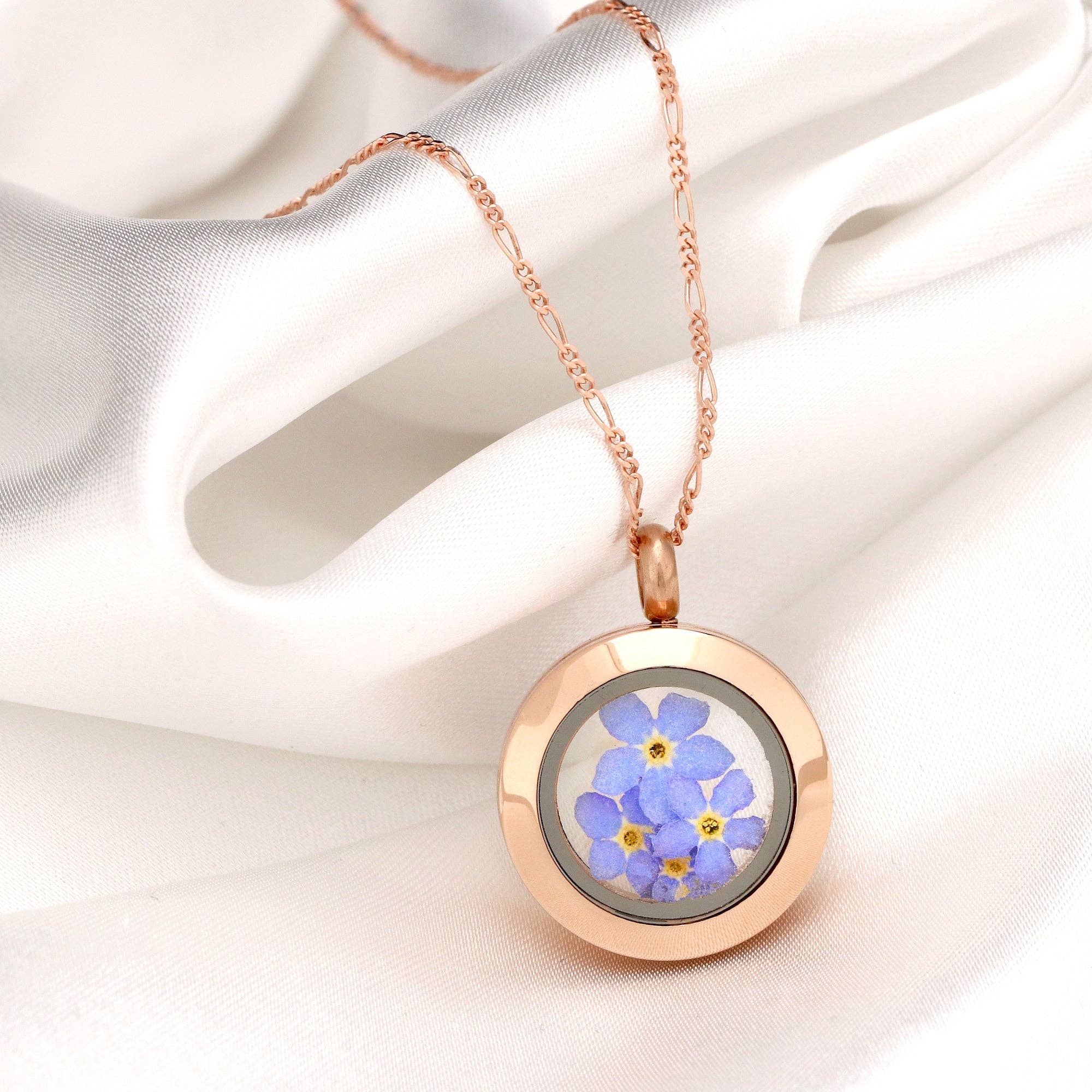 MadamLili – Großhandel Kette mit Anhänger/Charm – Rosegold Vergoldetes Medaillon Vergissmeinnicht - 925 Sterling Vergoldete Kette mit Echten Blüten - K925-1260