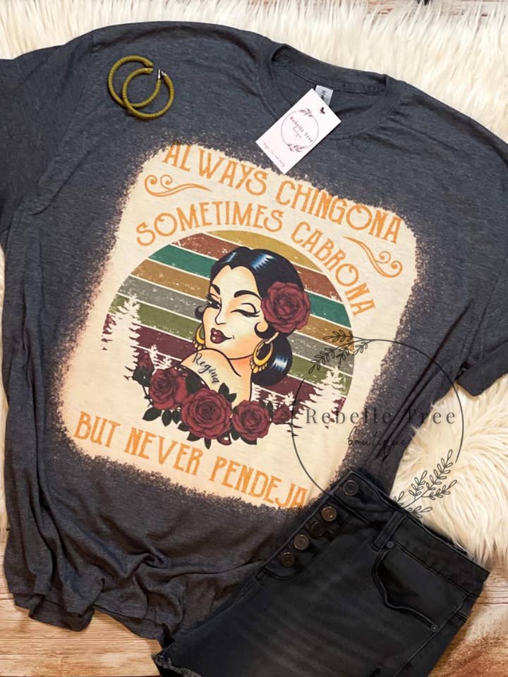 Rebelle Tree Boutique – Großhandel T-Shirt (Grafikdruck) – Damen – CHINGONA IMMER EIN T-SHIRT0