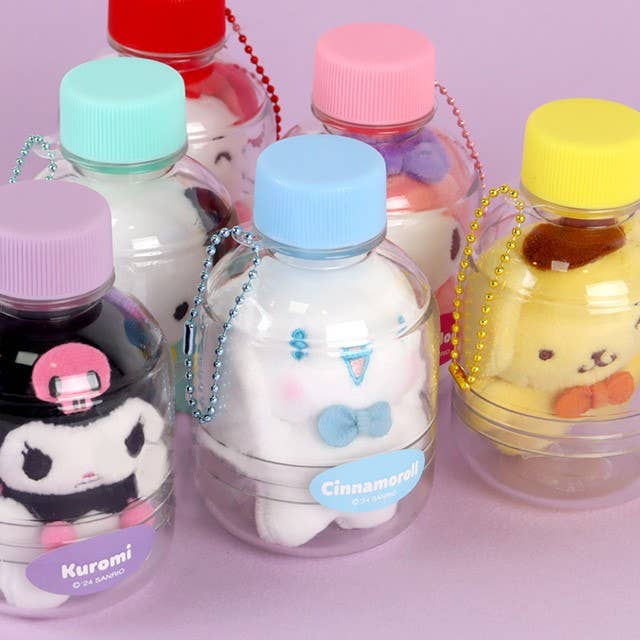 K-Wonderland – wholesale Nyckelringar - Dam – Sanrio Flaska Plysch Nyckelring Serie Väskcharm1