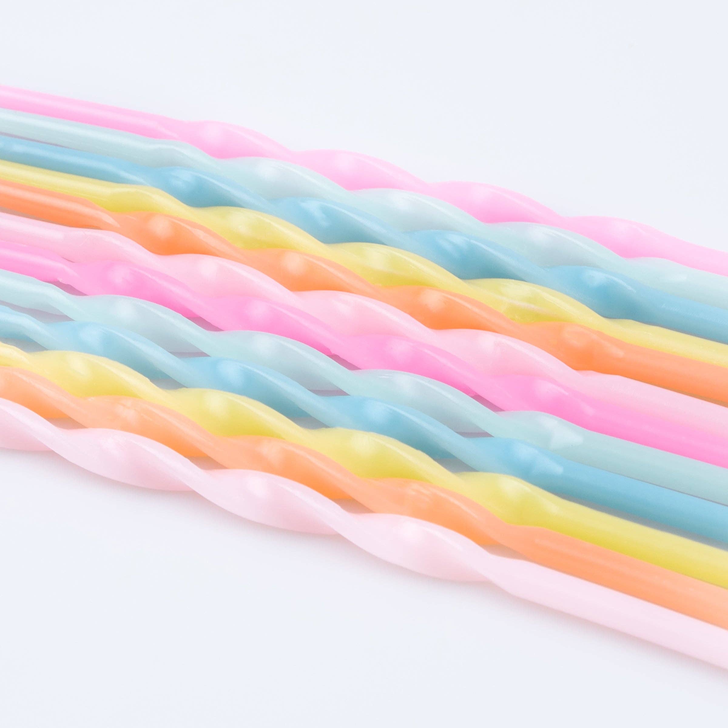 Meri Meri – wholesale Tårtljus – Meri Meri x Liberty regnbågsfärgade snurrade festljus2