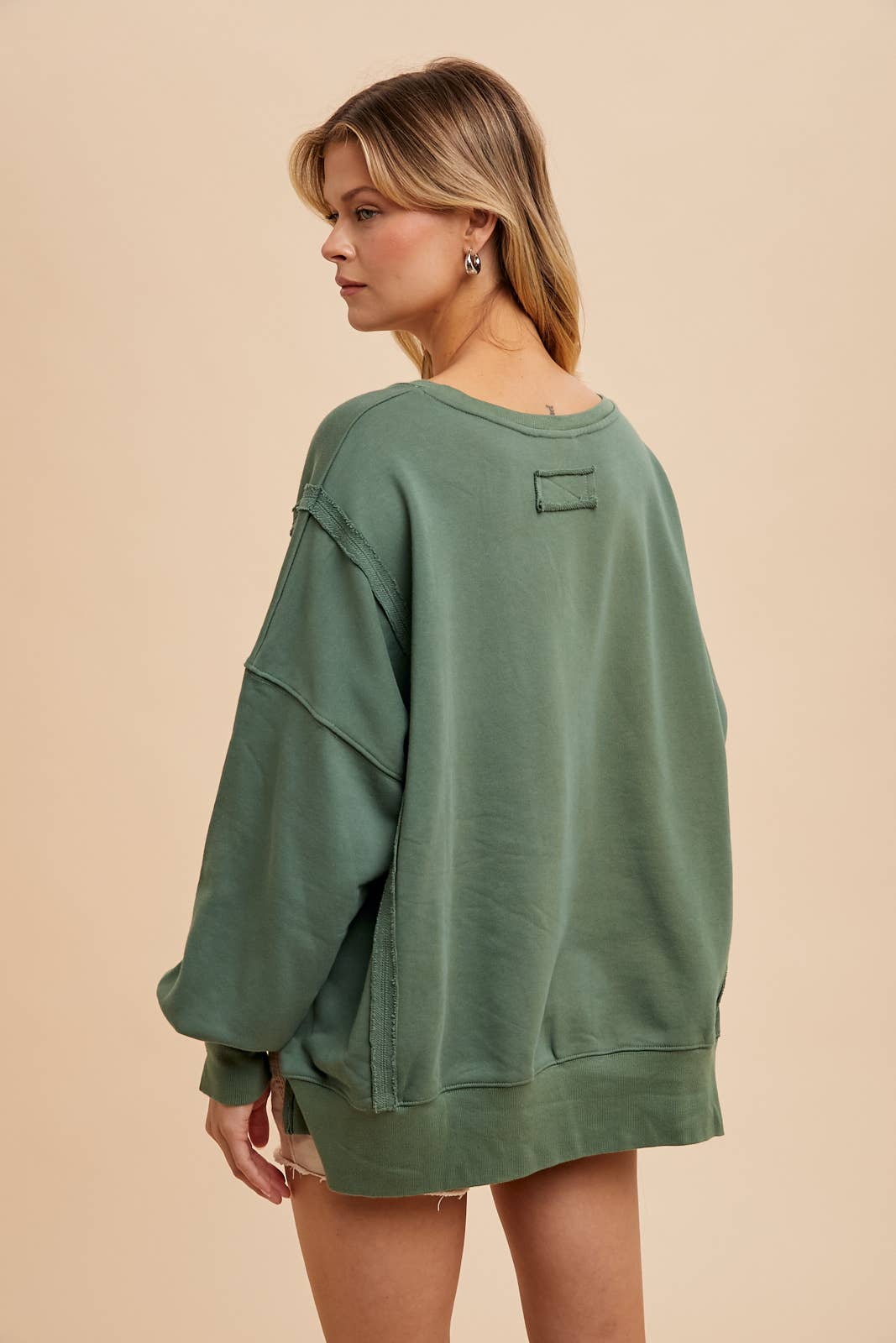 In Loom – Großhandel Sweatshirt – Damen – ÜBERGROSSER, GEWASCHENER PULLOVER 13