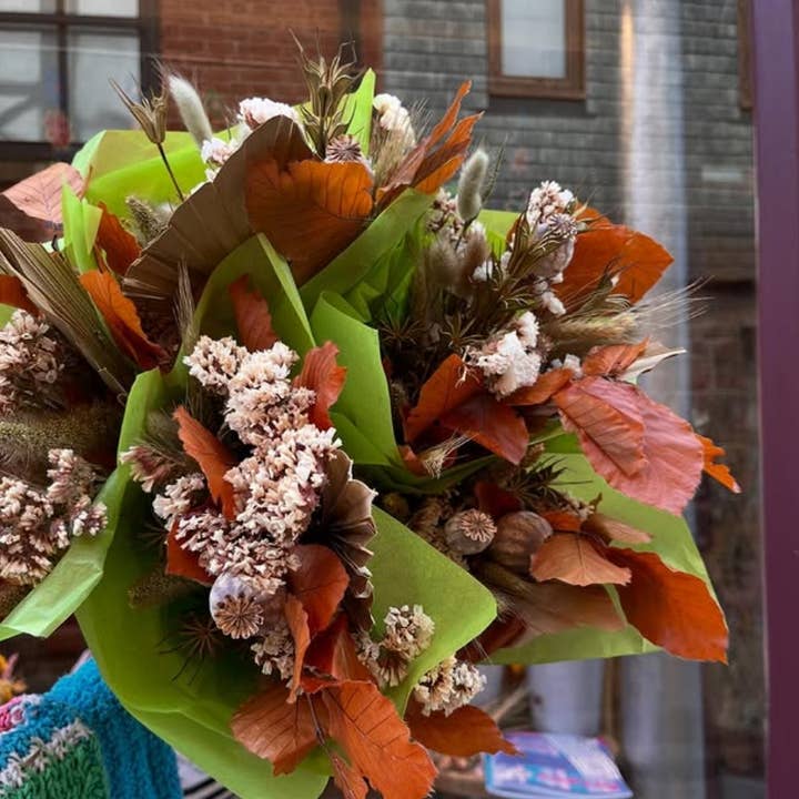 Hazel & Twine - Wholesale Dried/Pressed Flowers - Florist Pic - Medium Natural Dried Flower Bouquet Bunch 1