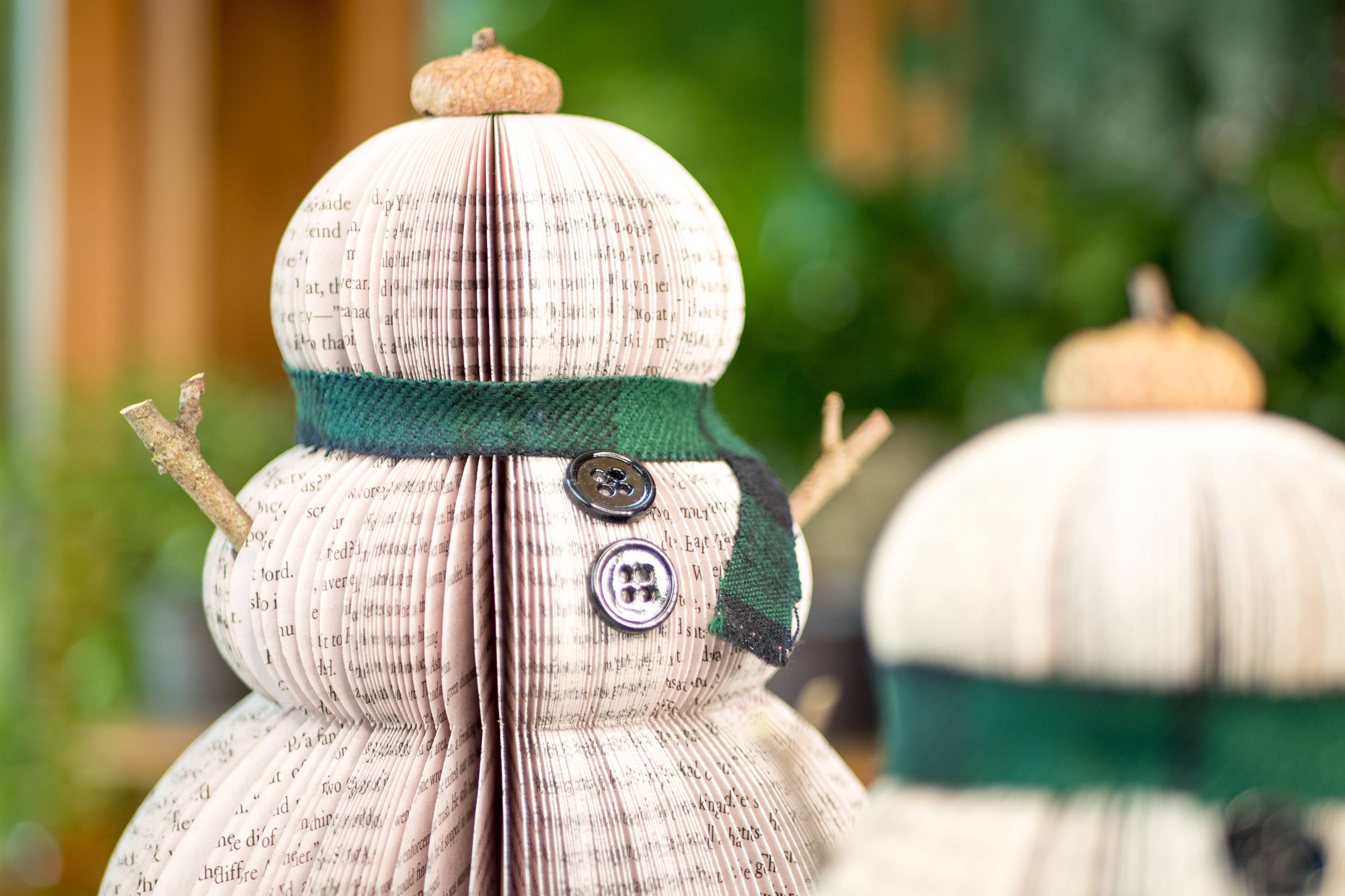 Root To Vine – wholesale Christmas decoration – Christmas Decor Book Snowman-Handmade Holiday Book Gift6