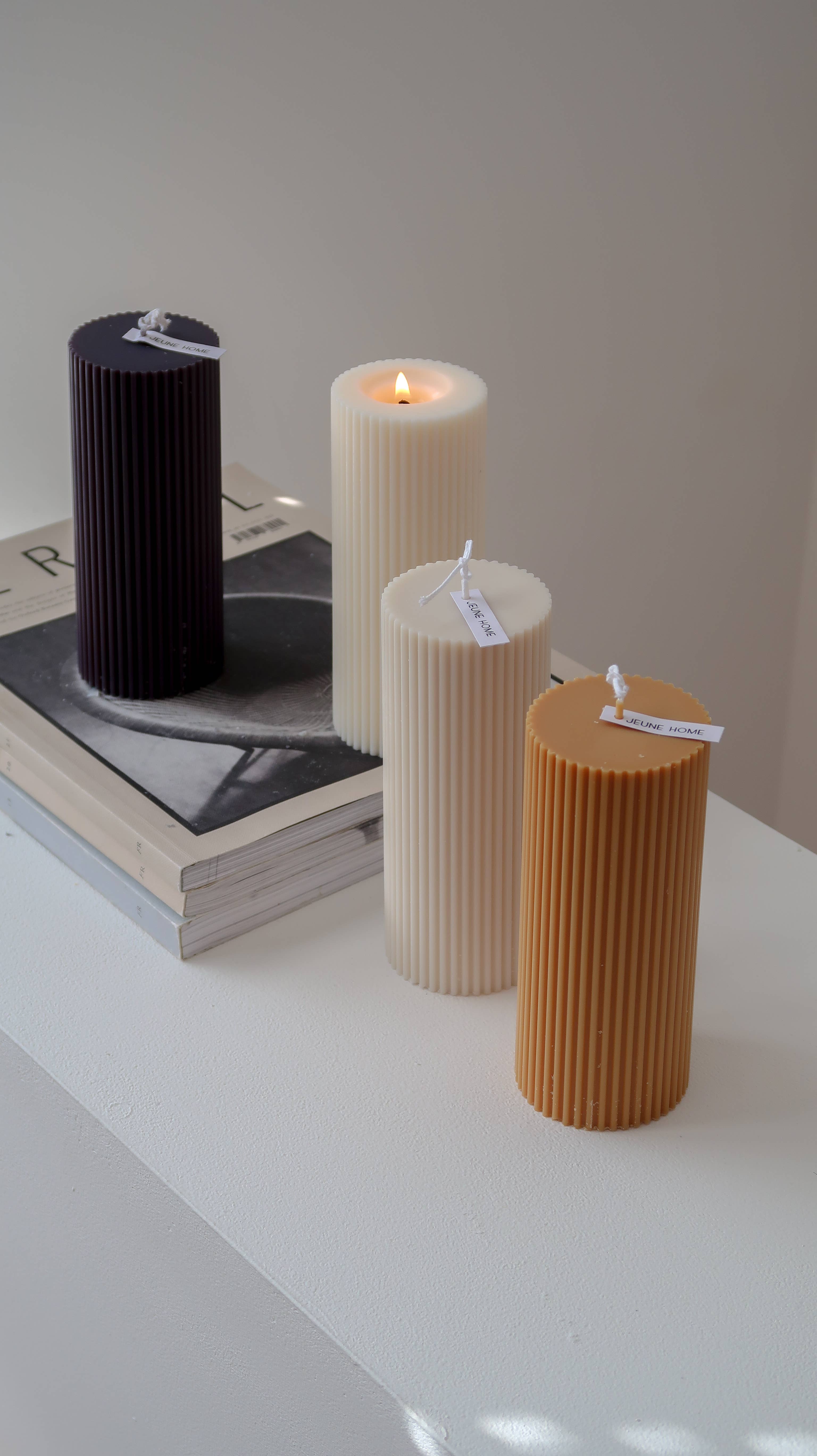 Jeune Home - Vente Bougies piliers - Bougie cylindrique côtelée au parfum de soja de taille moyenne (14 x 5,5 cm) | mariage6