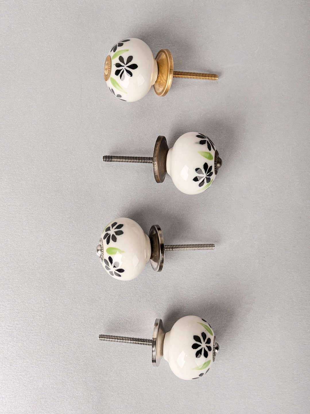 KNOBCO – wholesale Knopp/Handtag – Handgjord dekorativ rund form svart och limegrön design på Off White Base Keramiska skåpsknappar5