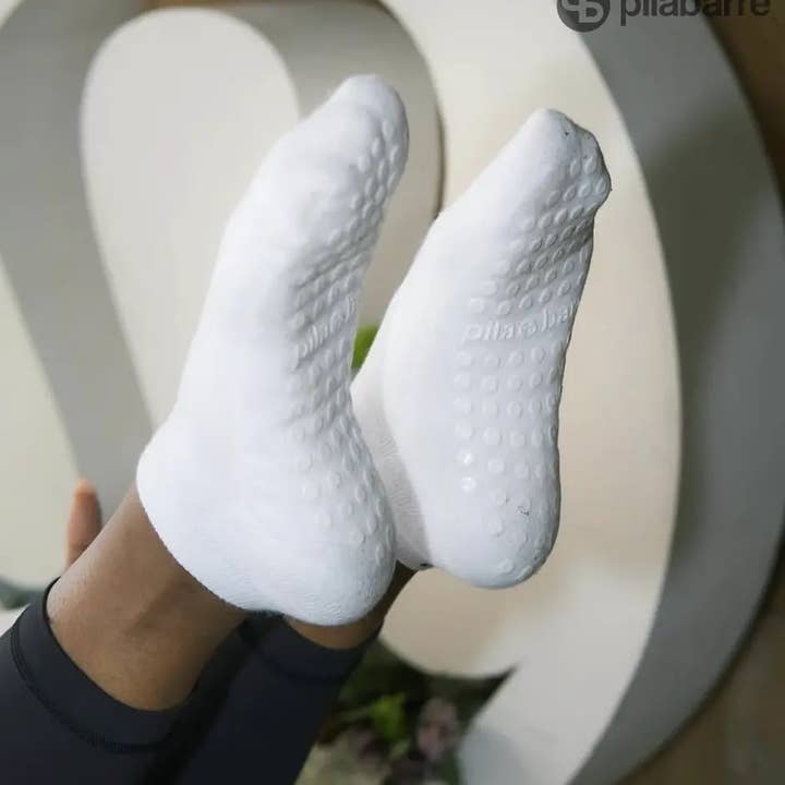 Pilabarre - Wholesale Socks – Women's - PILA Plain Best Low Grip Socks - White2