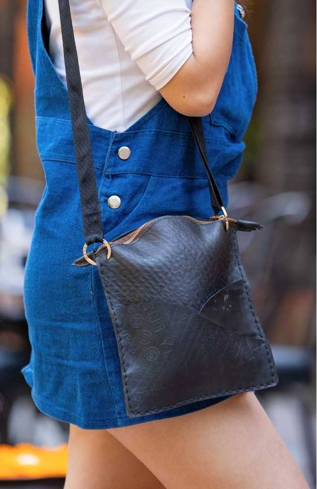 Ganesh Himal Trading – Engroshandel Crossbodytaske - Dame – Genbrugt gummi pas taske