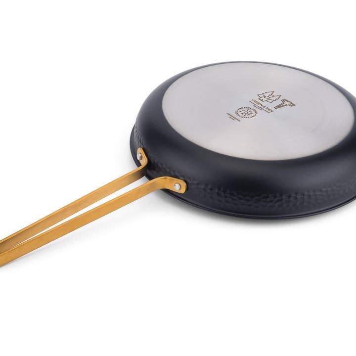 Vargen & Thor - Wholesale Pan - MODELL Xb - Frying pan, black with details of brass 1