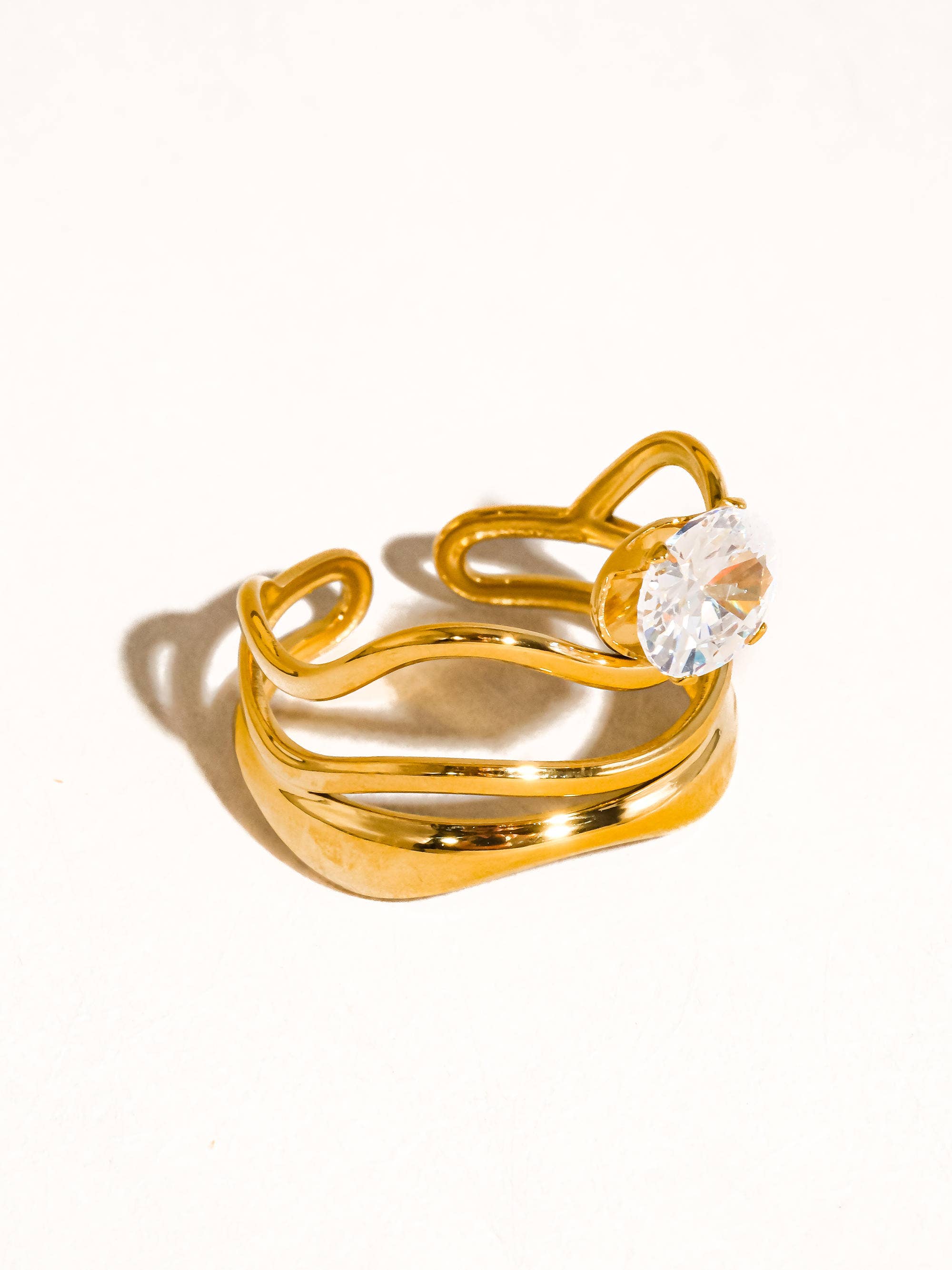 Oro Giallo Anello Astratto CZ in Oro 18K Gloire Non-Tarnish in vendita all'ingrosso su Faire2