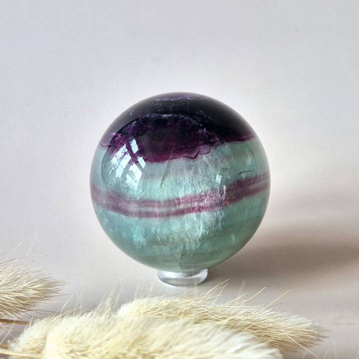 Boule de Fluorite Arc-en-ciel – Pierre Précieuse (5 cm) pour la vente par Moonlight Gemstones