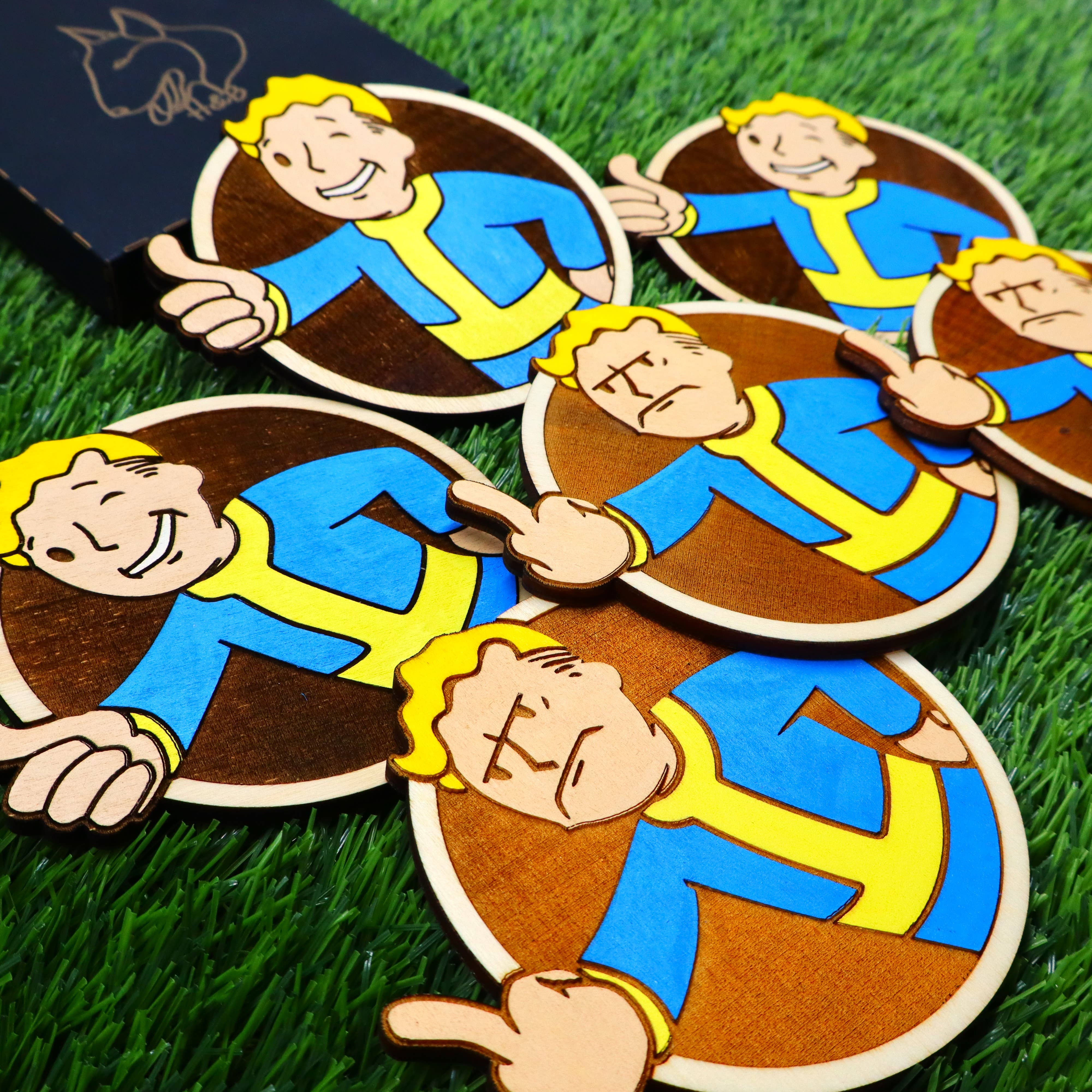 Herbs&Belles – Base de copos por atacado – Porta-copos de Madeira Fallout, Vault Boy Louco, Presente Geek Decoração de Casa4