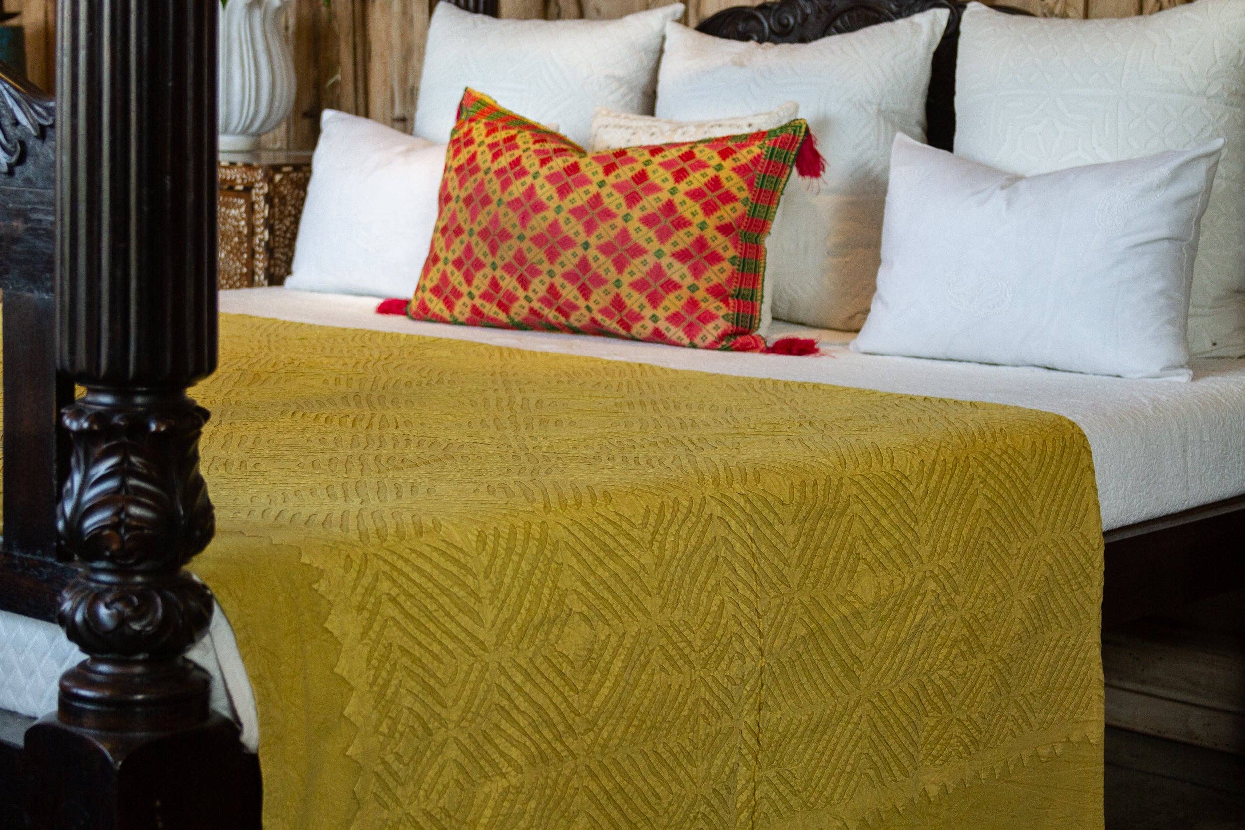 De-cor – wholesale Överkast – Olive Applique Coverlet1