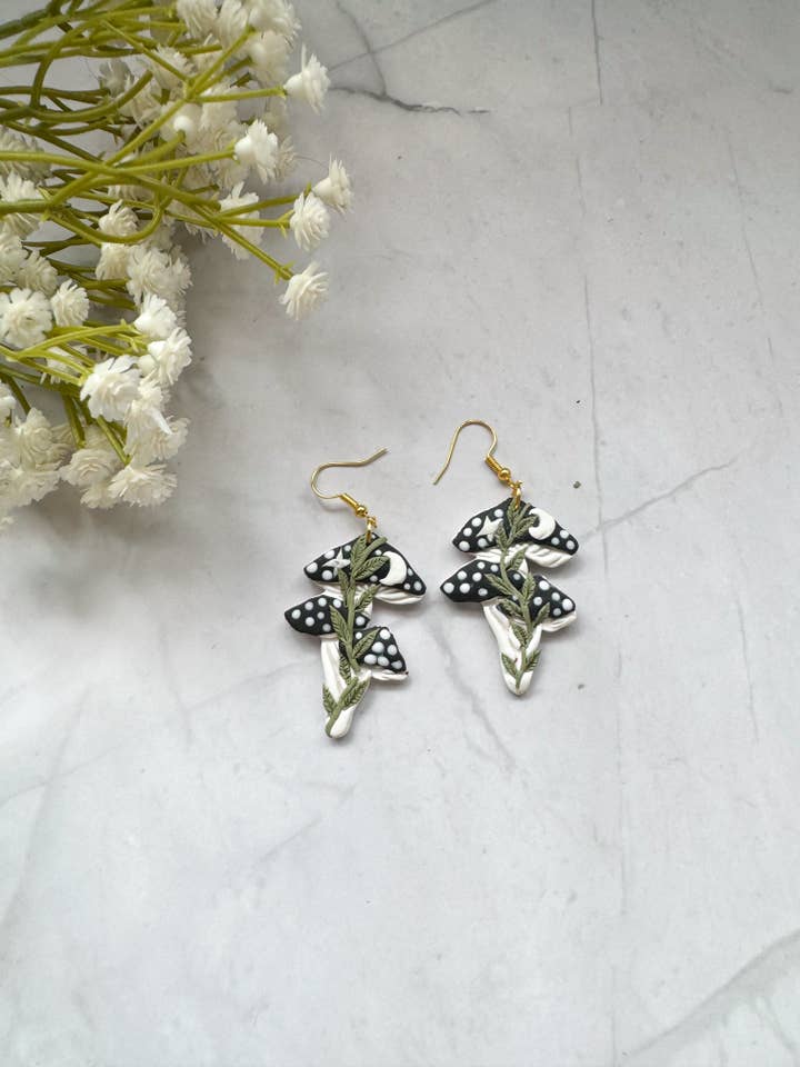 Brincos Empilhados de Argila de Cogumelos Pretos por atacado de Mountain Made Clay - Handmade Polymer Clay Earrings