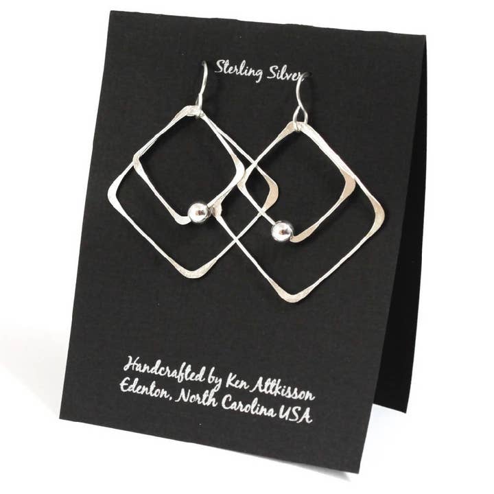 Carré XL en argent sterling avec petit carré avec perle pour la vente par Ken’s handcrafted jewelry