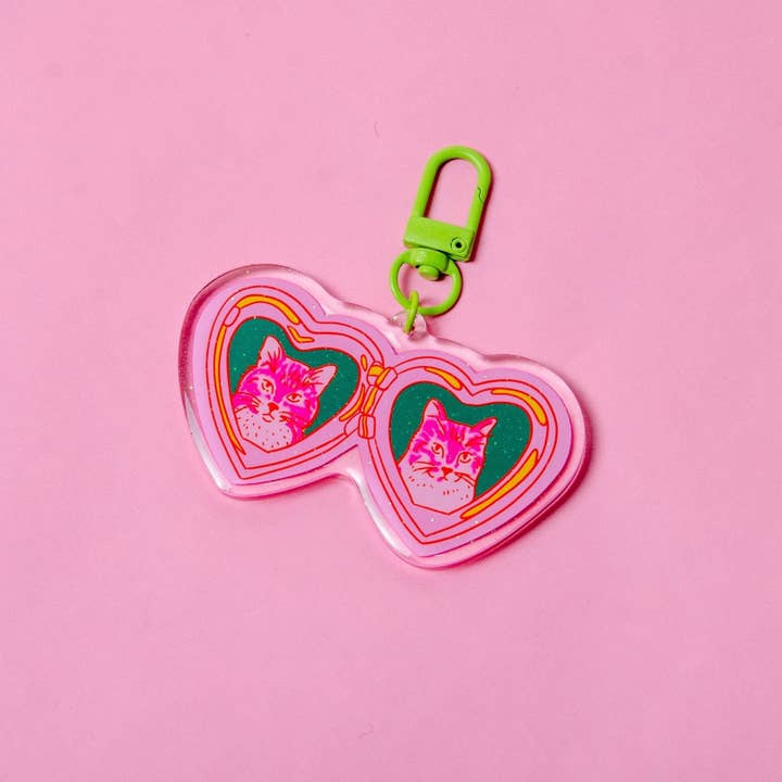 Yikes Design – wholesale Keychain – Unisex – Jilly & Boots the Cats Locket Keychain Acrylic/Glitter Epoxy3