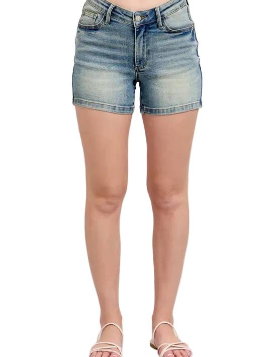 Judy Blue fuld størrelse V-front vintage vask shorts plus størrelse for engroshandel hos Garden Naked