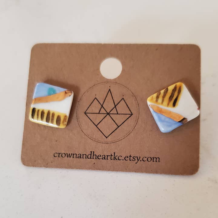 Borchie geometriche quadrate per la vendita all'ingrosso da parte di Crown & Heart