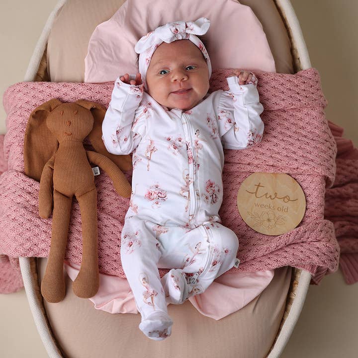 Snuggle Hunny – wholesale Nattdräkt – Baby – Ballerina Ekologisk Mysdräkt med Dragkedja och Volang