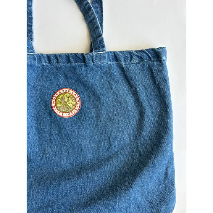 Chelsea Calkins Design – wholesale Bärkasse - Dam – BLOOM Broderad Denim Tote-väska3