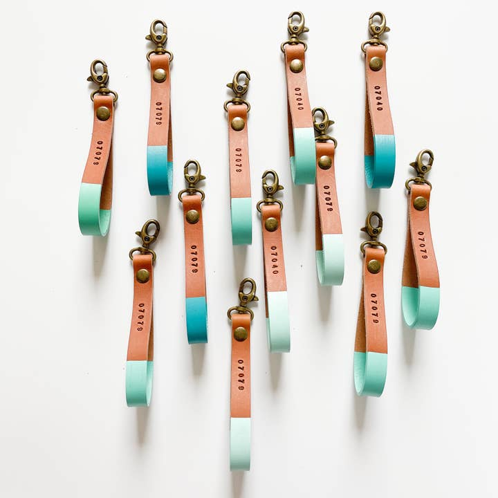 Llaveros de cuero personalizados con código postal de la ciudad para venta al por mayor de Moccaberry