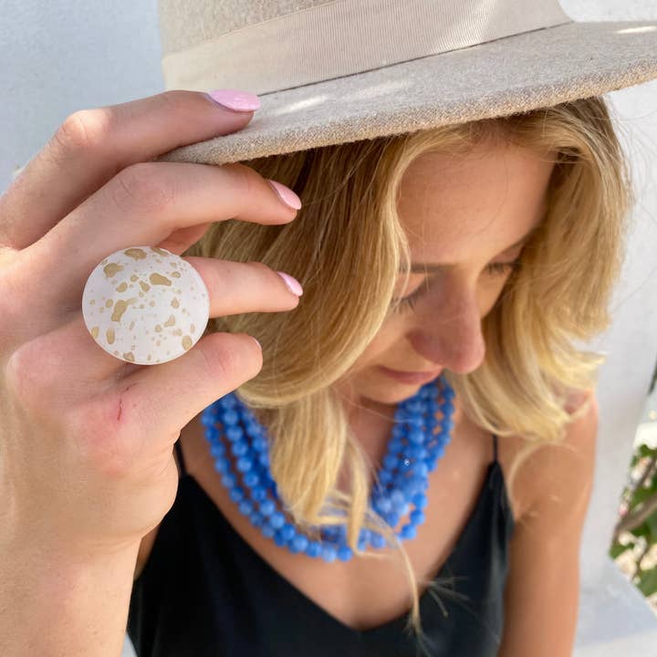 Gold spritzter klarer Lucite Silber Cocktailring für den Großhandel von Leetie Lovendale